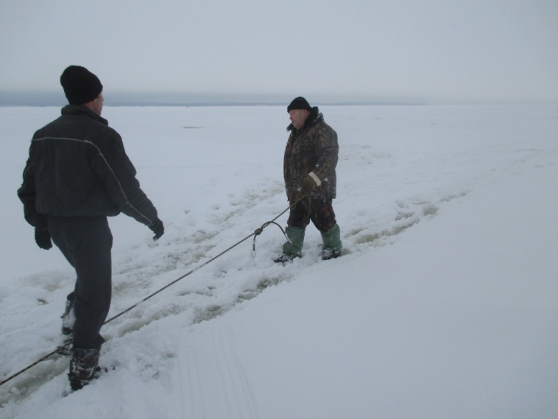 В прошедшие выходные два рыбака провалились под лед в Нижегородской области - фото 1
