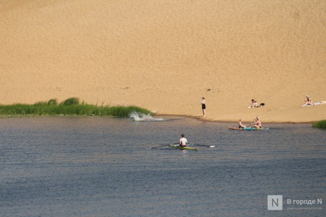 Спасение от адского пекла: фоторепортаж с пляжей Нижнего Новгорода - фото 13