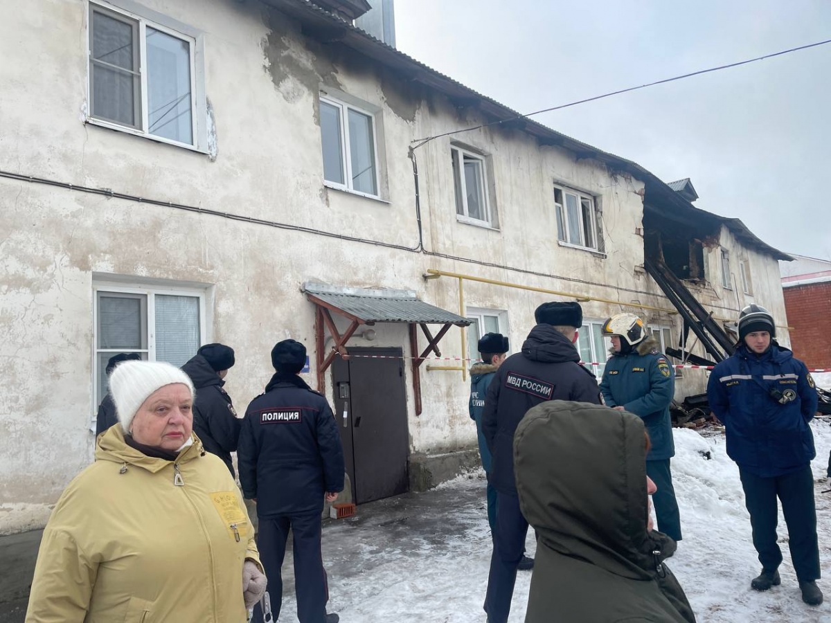 Жители взорвавшегося дома в Богородске забирают вещи из квартир