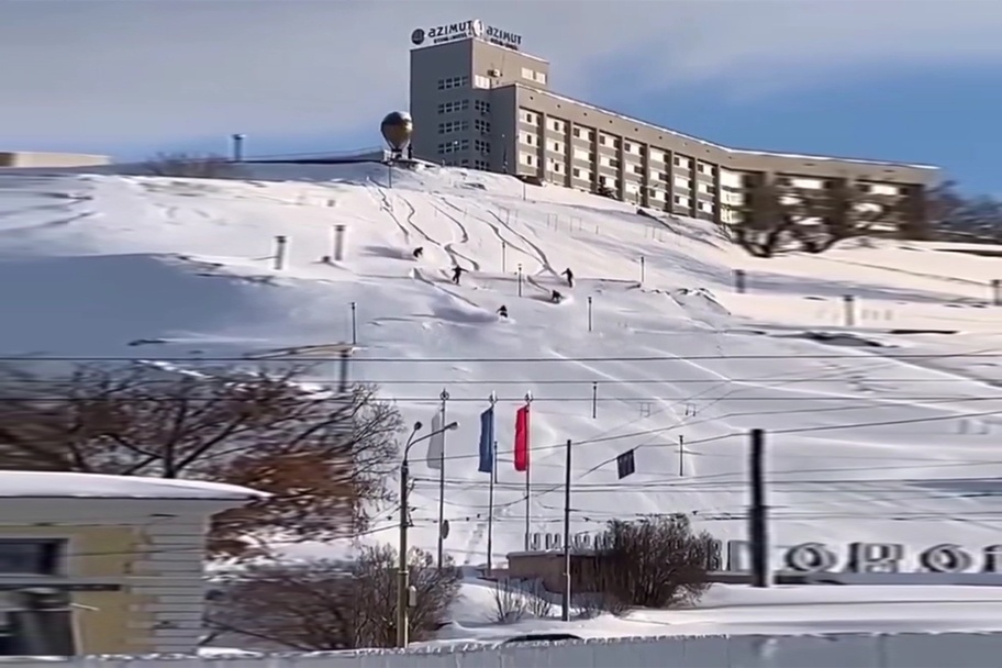Набережная Федоровского в Нижнем Новгороде превратилась в лыжный курорт