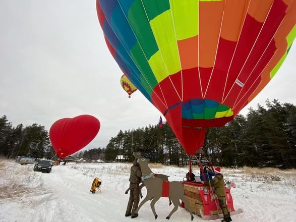 Воздушный шар с Дедом морозом и оленями пролетел над Семеновом - фото 4