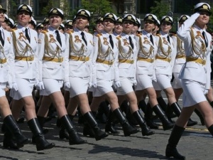 Стало известно, сколько женщин приходится на тысячу мужчин в России
