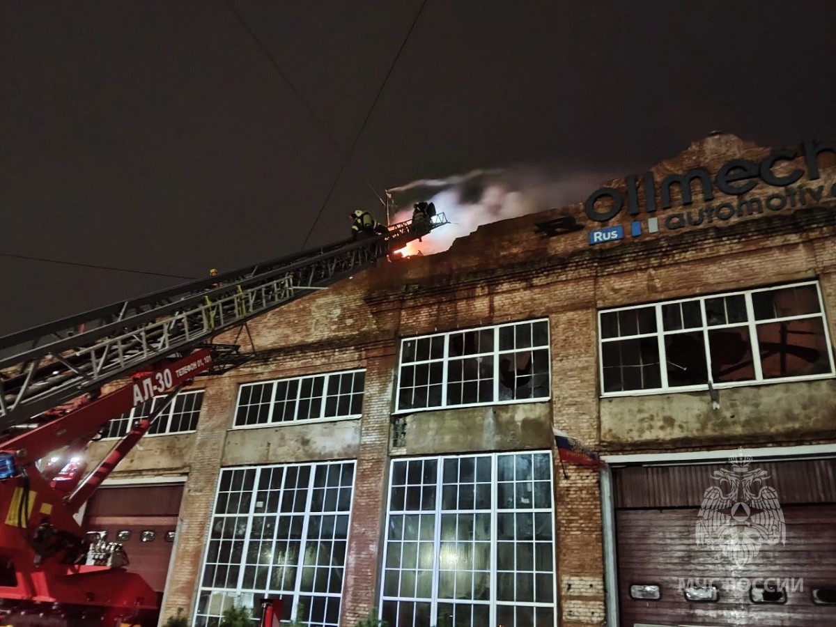 Опубликованы фото и видео с места пожара в цехе в Нижнем Новгороде - фото 2