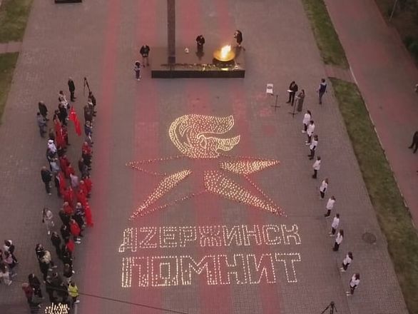 Жители Дзержинска зажгли 2500 свечей в память о героях Великой Отечественной войны - фото 4