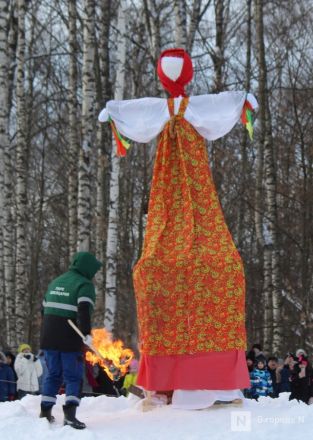 С блинами и в сугробах: как прошла Масленица в Нижнем Новгороде — фоторепортаж - фото 65