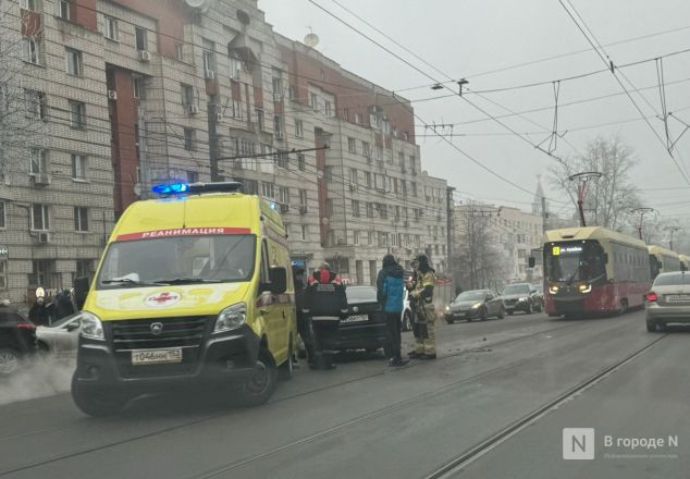 ДТП случилось около ТЦ &laquo;Этажи&raquo; в Нижнем Новгороде - фото 2