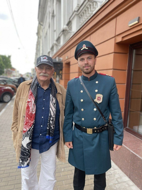 Режиссер Никита Михалков прогулялся по Рождественской улице в Нижнем Новгороде