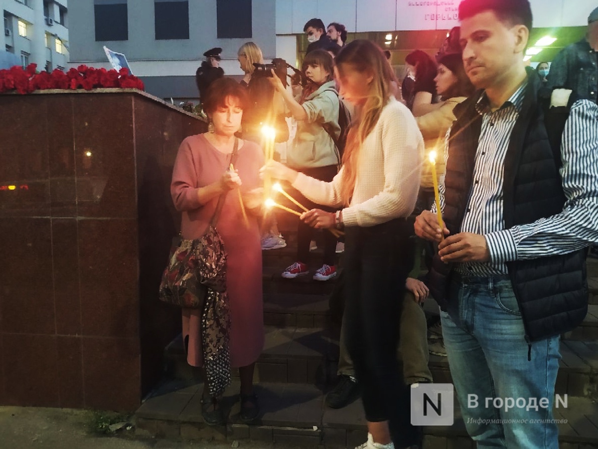 Стихийный мемориал возник на месте гибели журналистки Ирины Славиной  - фото 1