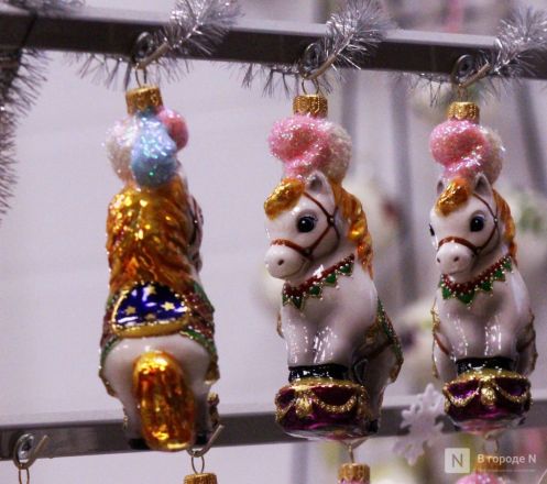 Волшебство из стекла: фоторепортаж с фабрики елочных игрушек в Нижнем Новгороде - фото 117