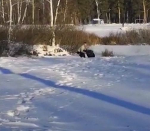 Нижегородский полицейский спас провалившегося под лед мужчину - фото 2