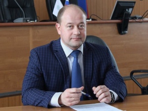 Осужденный за нецелевое расходование средств чиновник продолжает работать в администрации Дзержинска