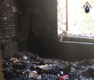 СК выясняет обстоятельства гибели мужчины на пожаре в Дзержинске 22 июня - фото 1
