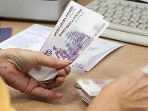 Минимальный размер оплаты труда россиян увеличится на 850 рублей