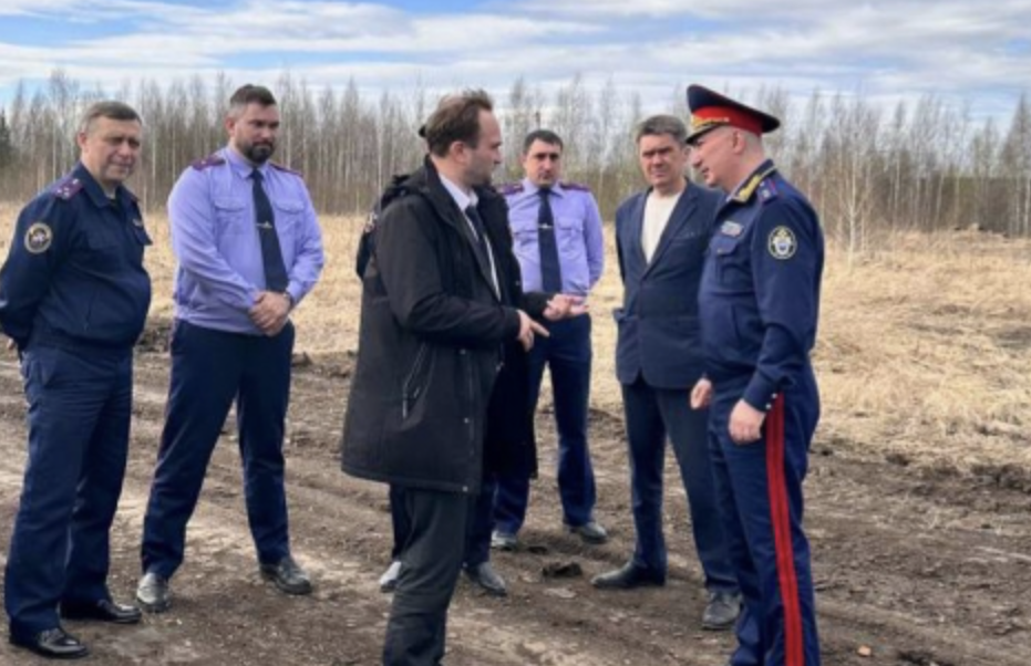 Ахметшин осмотрел разрушенную дорогу в Княгинине Нижегородской области - фото 1