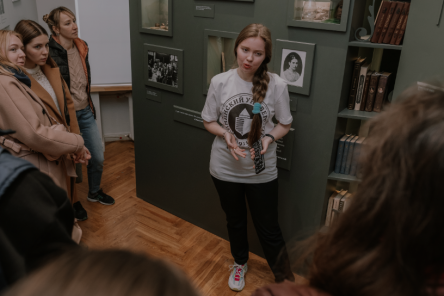 Студенты Мининского университета провели экскурсии в Музее просвещения в рамках акции &ldquo;Ночь в музее&rdquo;