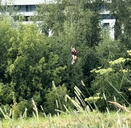Появились фото спасения пассажиров из застрявших кабинок нижегородской канатки - фото 3