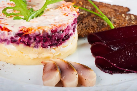 Как появился салат &laquo;селедка под шубой&raquo;