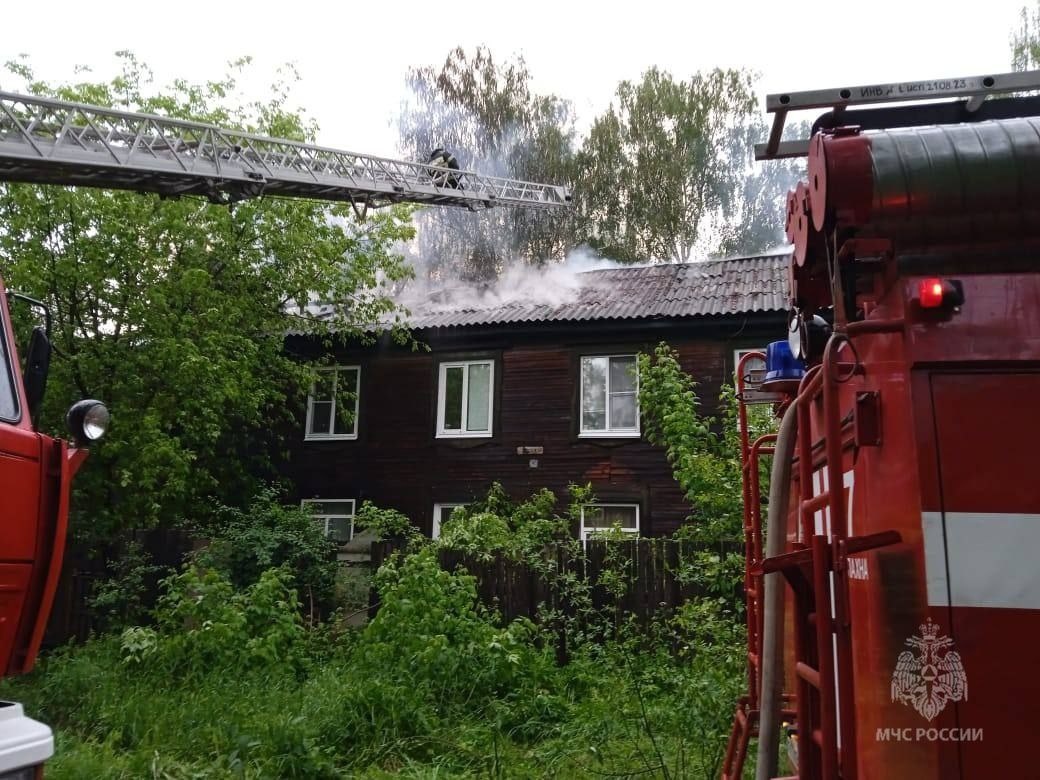 27 человек эвакуировались из горящего жилого дома в Балахне