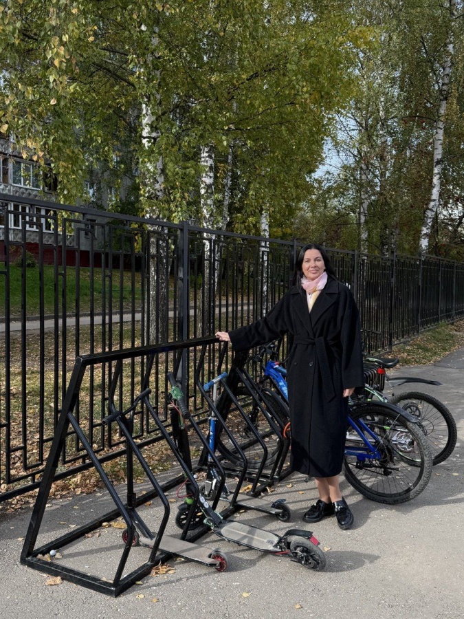 Депутат Гриневич помогла с созданием парковки велосипедов в нижегородской школе - фото 1