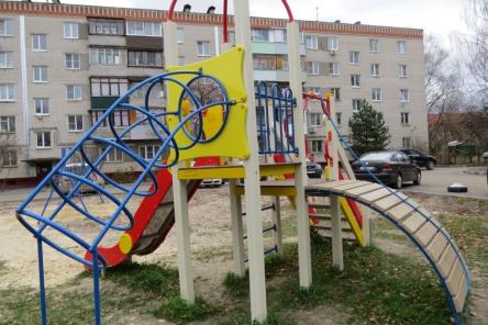Детскую площадку поставили на улице Лескова по просьбам жителей