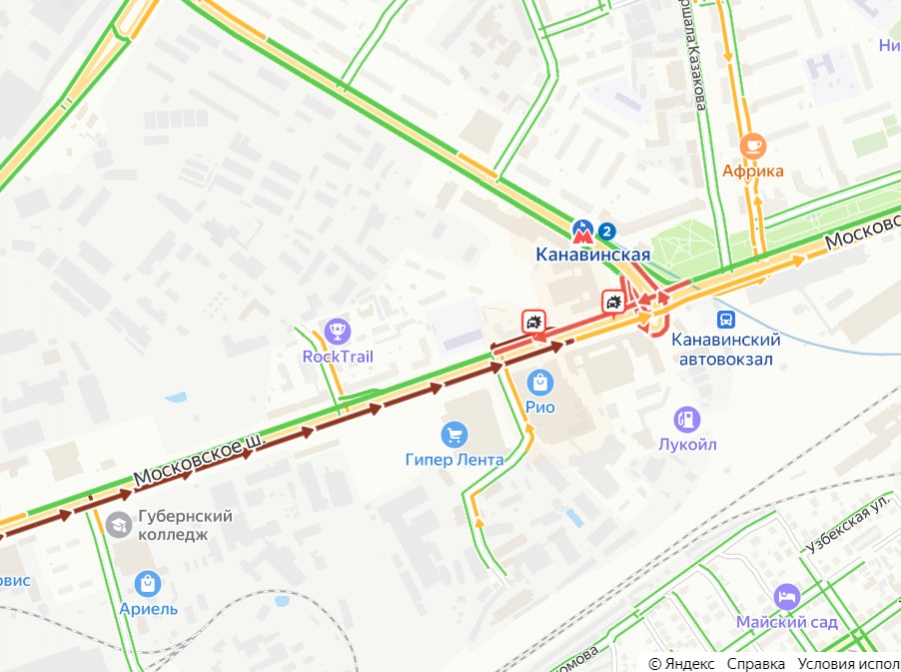 Пробка образовалась на Московском шоссе из-за ДТП с бетономешалкой - фото 1
