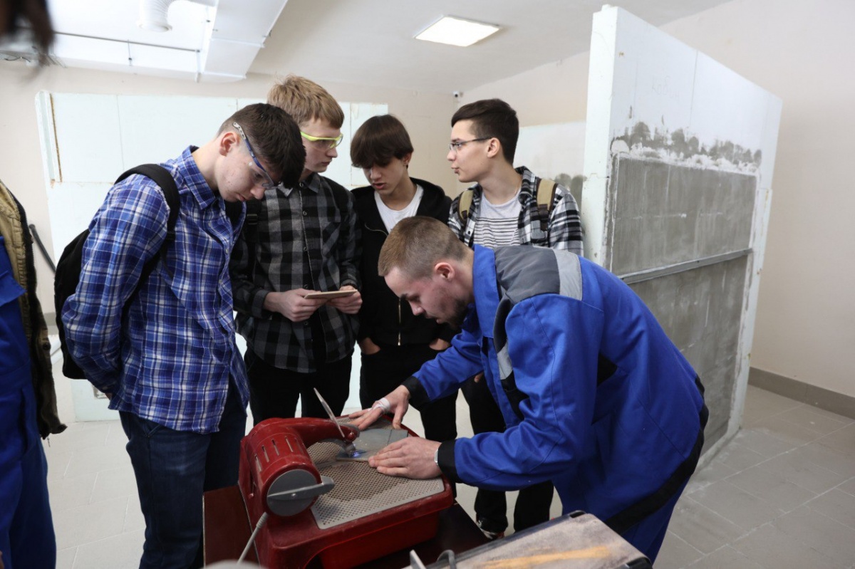 Мастер-классы для школьников прошли в Дзержинском индустриально-коммерческом техникуме - фото 1