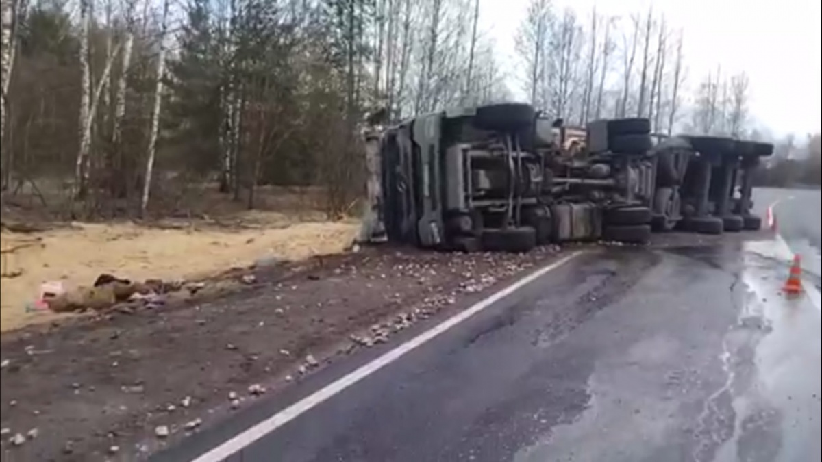 Два человека пострадали в ДТП с фурой в Чкаловском округе