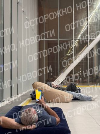Пассажиры рейса Дубай &mdash; Москва ночевали на матрасах в нижегородском аэропорту - фото 1