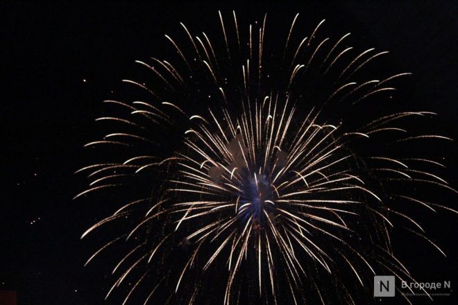 Салют прогремел в Нижнем Новгороде в День Победы - фото 2