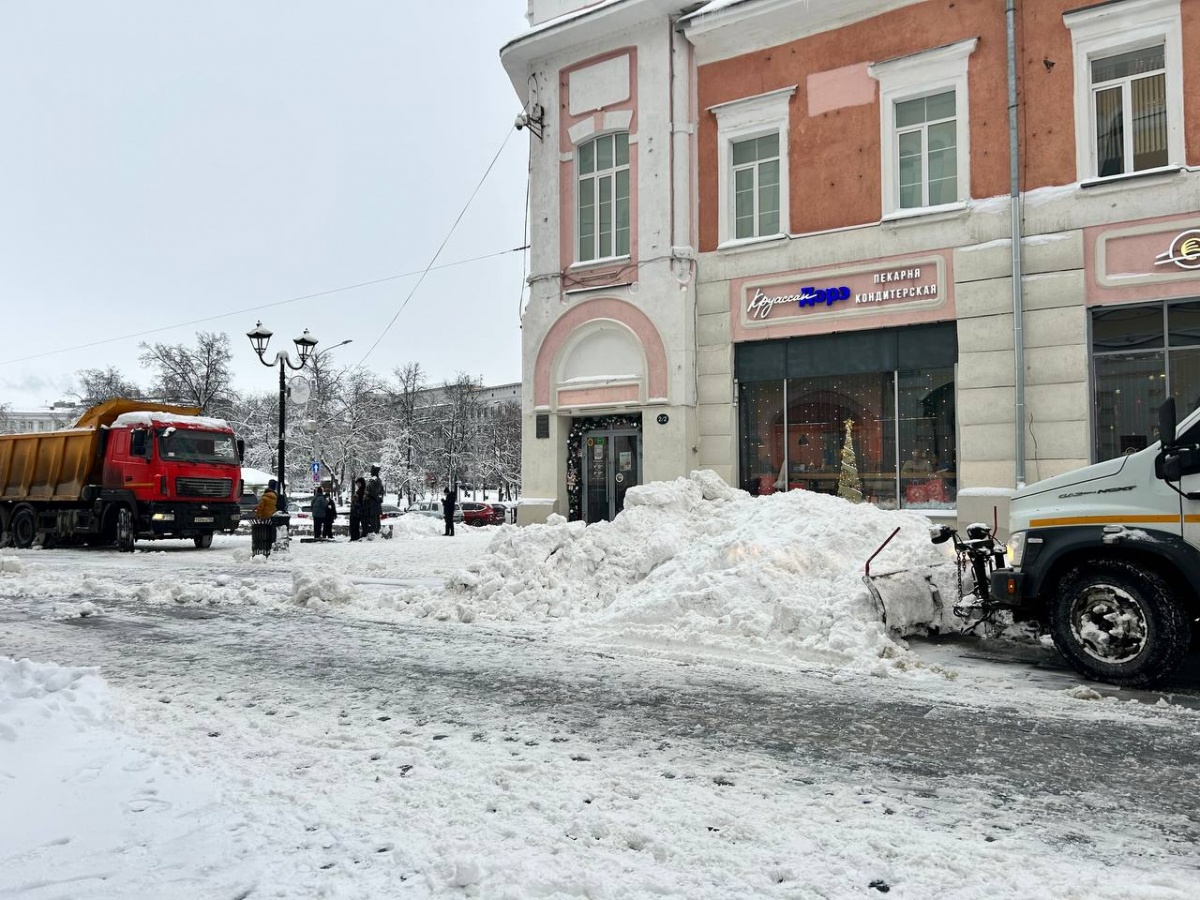 Утонули в сугробах: фоторепортаж с улиц Нижнего Новгорода после снежного апокалипсиса - фото 36