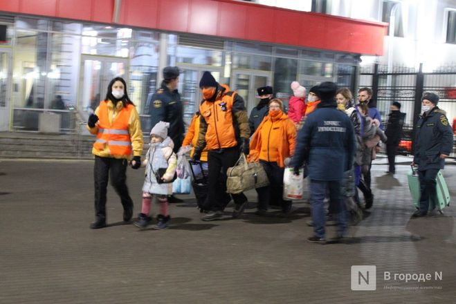 Около 1 000 беженцев из Донбасса прибыли в Нижний Новгород - фото 24