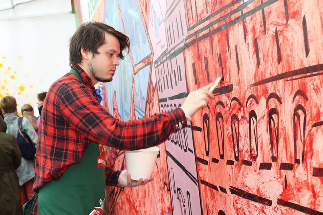 Самое большое граффити из томатной пасты начали создавать в Нижнем Новгороде - фото 5