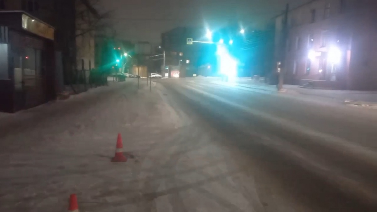 Водитель скрылся с места ДТП, сбив человека на тротуаре в Нижнем Новгороде - фото 1