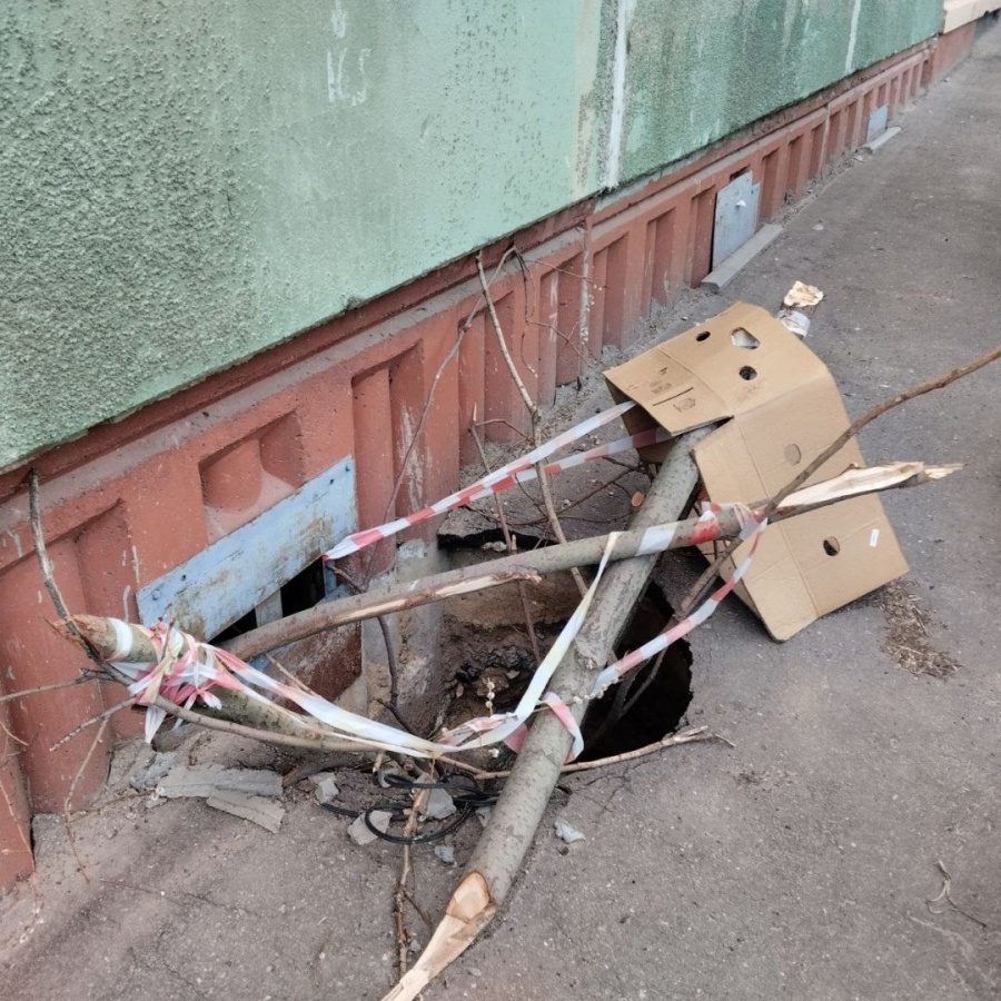 Огромный провал образовался около десятиэтажки в Верхних Печерах - фото 3