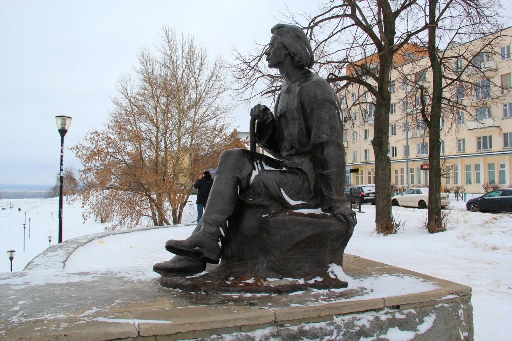 Горький нижний новгород. Памятник Горькому в Нижнем Новгороде. Памятник Максиму Горькому на набережной Федоровского. Памятник Горькому в Нижнем Новгороде на набережной Федоровского. Максим Горький в Нижнем Новгороде.