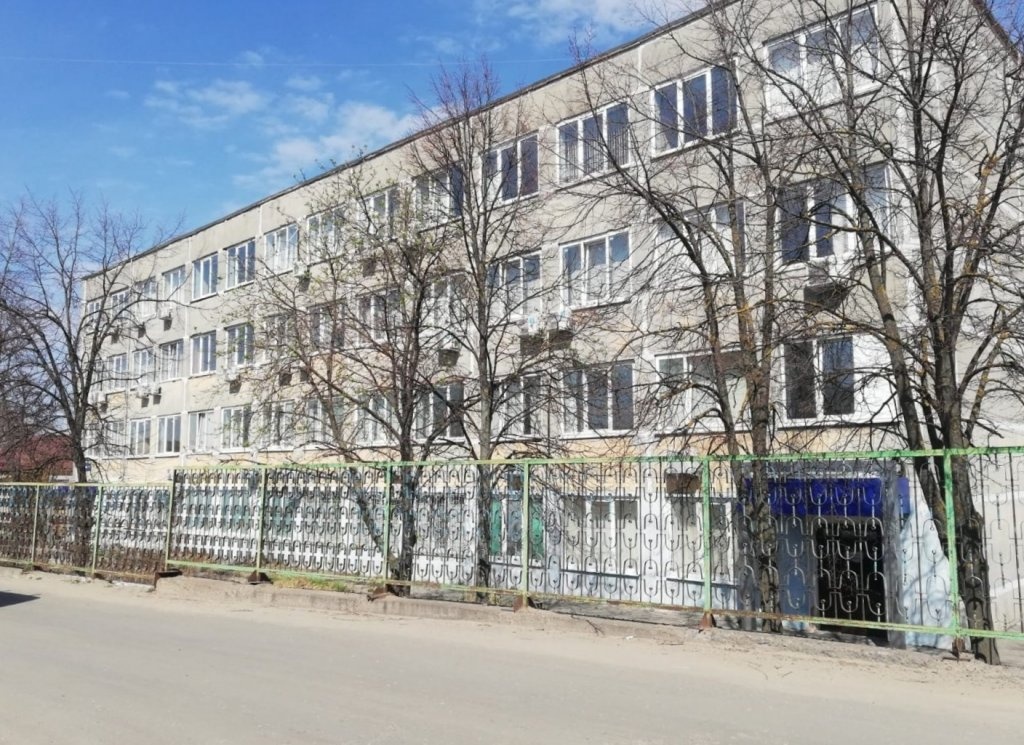 Офисное здание с большой парковкой продают в Нижнем Новгороде 