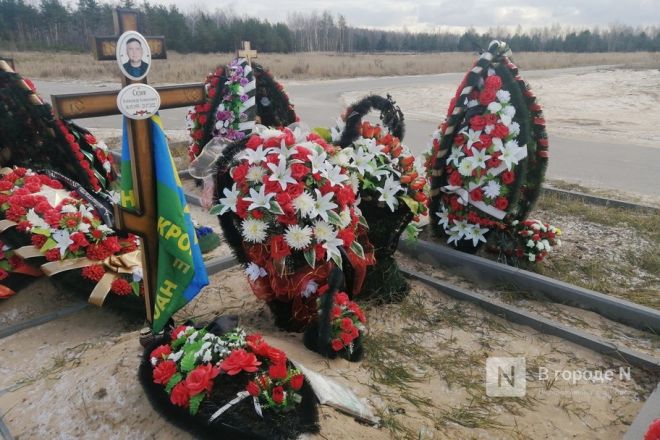 &laquo;Аллея славы&raquo; в память о погибших в СВО появилась на Новосормовском кладбище - фото 5