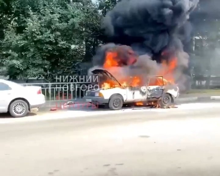Автомобиль сгорел в Канавинском районе - фото 1