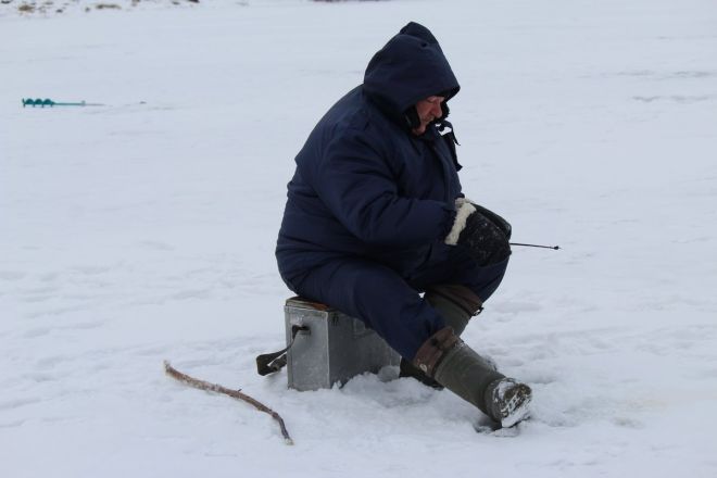 По тонкому льду: сотрудники нижегородской ГИМС предупредили рыбаков об опасности - фото 7