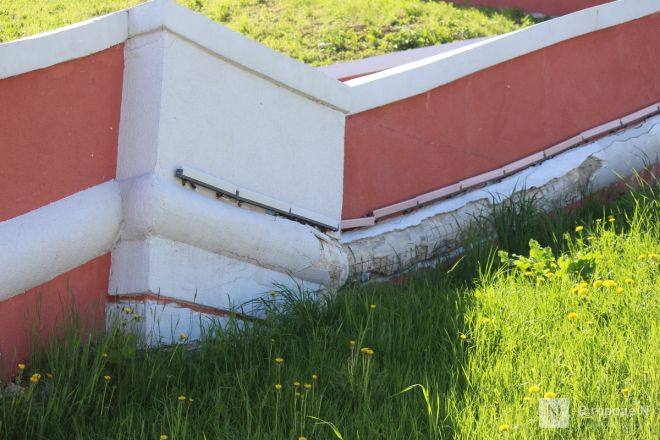 Опасные лестницы и разбитая брусчатка: что не успели отремонтировать  в Нижем Новгороде после зимы - фото 29