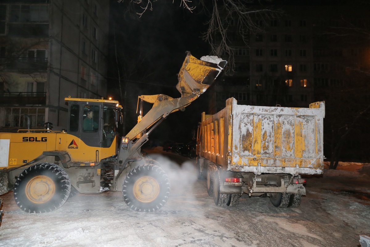 Беспрерывную расчистку дорог от снега организуют в Нижнем Новгороде - фото 1