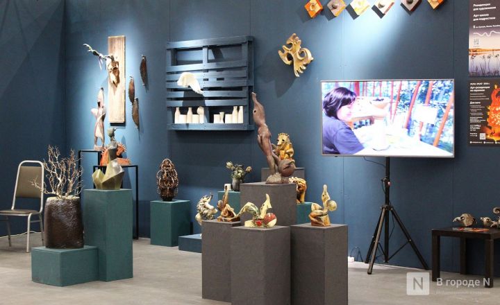Фоторепортаж: выставка &laquo;АРТ МИР &mdash; 2026&raquo; открылась в Нижнем Новгороде - фото 155