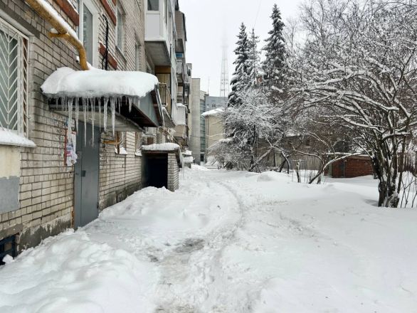 Утонули в сугробах: фоторепортаж с улиц Нижнего Новгорода после снежного апокалипсиса - фото 6