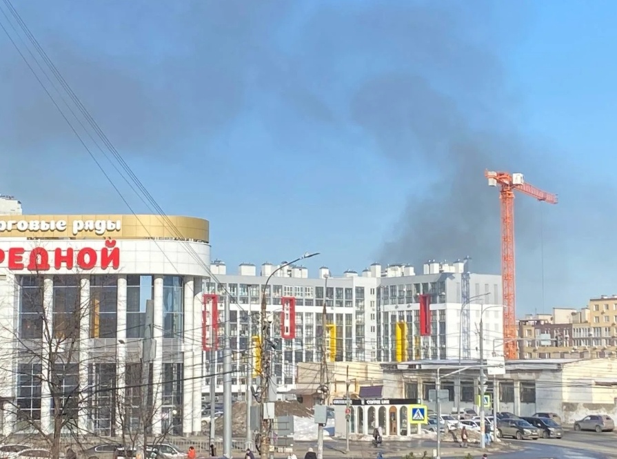 Черный дым в центре города напугал нижегородцев: рассказываем, что горит - фото 1