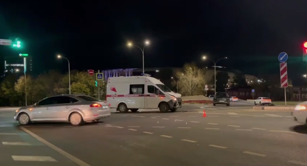 Скорая помощь столкнулась с иномаркой в Нижнем Новгороде - фото 1