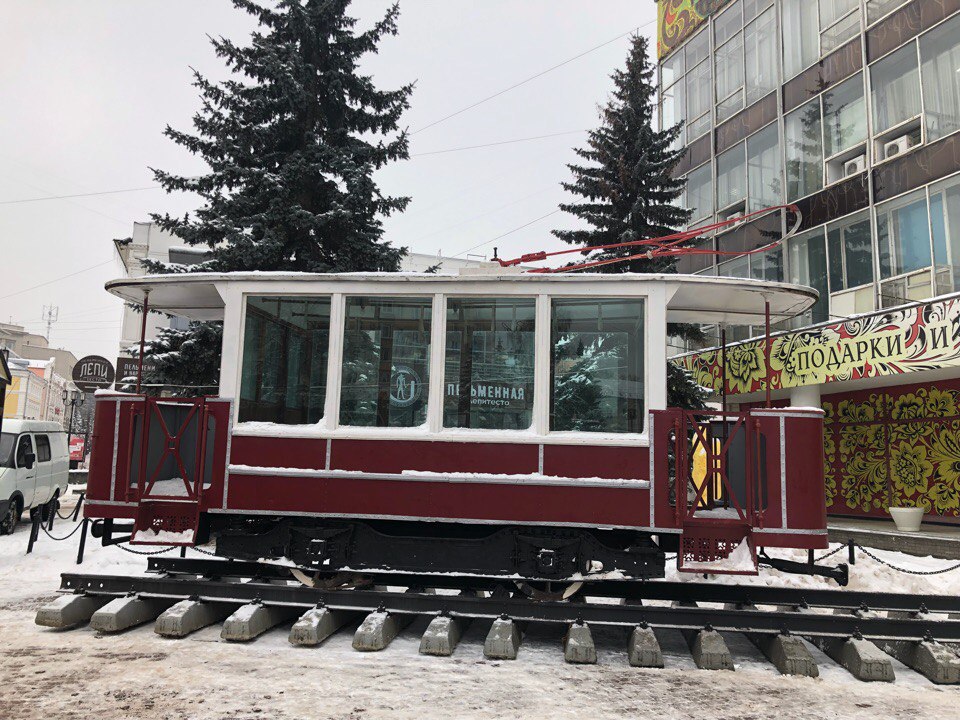 На Большой Покровской установили трамвайный вагон XIX века (ФОТО) - фото 4