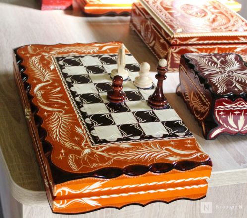 Танк-мангал и деревянные иконы: фоторепортаж с новой выставки от заключенных в Нижнем Новгороде - фото 107