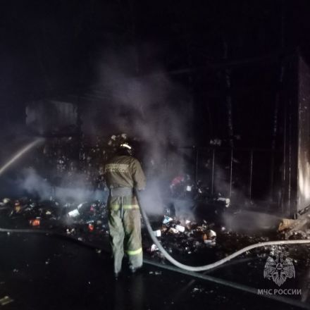 Грузовик с посудой из стекла загорелся на трассе М-7 в Нижегородской области  - фото 2