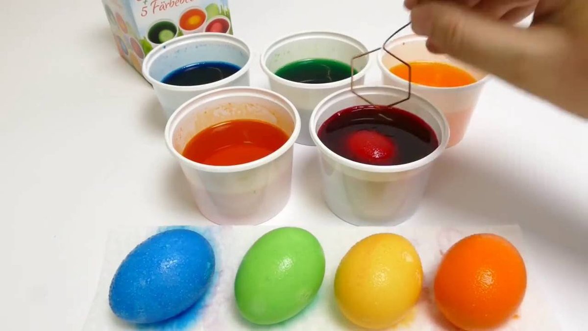 Яйца с газированной водой. Жидкие пищевые красители на Пасху. Тюбики для покраски яиц. Кондитерский краситель для покраски яиц. Игры с крашеными яйцами.