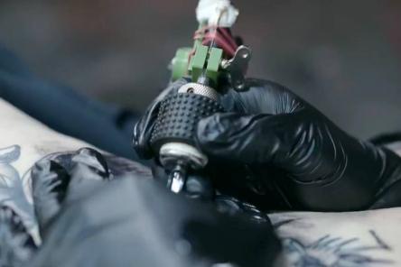 &laquo;Меня дважды просили набить что-то на анусе&raquo;. Откровенное интервью с тату-мастером из Нижнего Новгорода